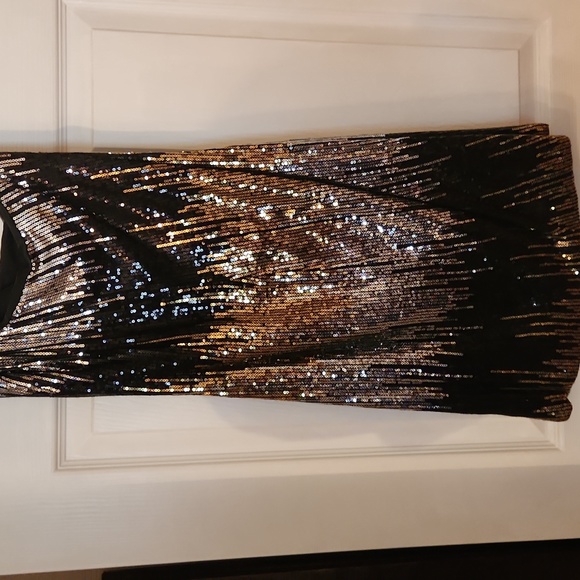 Dress - Picture 2 of 4